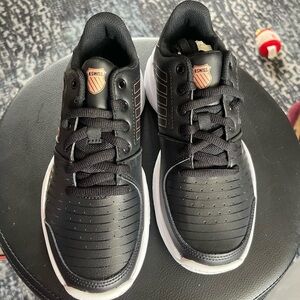 K-Swiss Black Leather Low Top Sneakers with White Sole 7 women’s